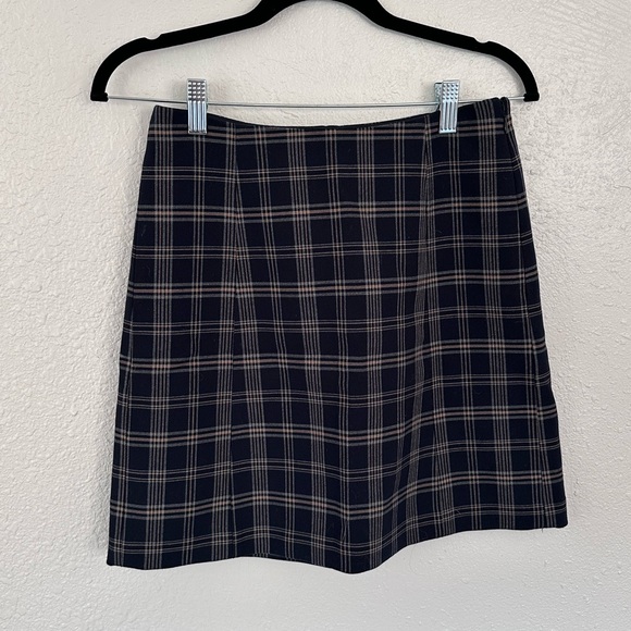 Aritzia Babaton Plaid A-Line Skirt in Navy and Cream - Picture 1 of 2